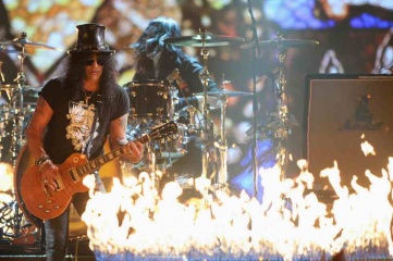 Slash made an incendiary guest appearance with Biffy Clyro at the SSE Hydro in Glasgow