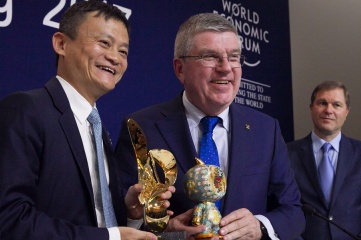 Jack Ma and Thomas Bach (Photo: World Economic Forum / Greg Beadle)