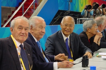 FIG President Bruno Grandi (left), IOC Honorary President Juan Antono Samaranch (middle) and IOC Member He Zhenliang (right). Photo by FIG during Beijing 2008