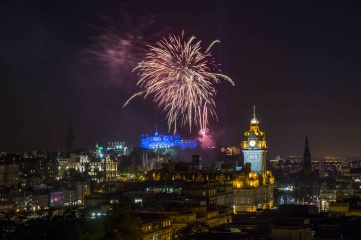 Fireworks from Edinburgh Castle during the Royal Edinburgh Military Tattoo (Photo credit: VisitScotland / Kenny Lam)