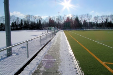 It has been possible to play on the hockey pitch in Grünwald leisure park all year round since autumn 2015 – thanks to a turf heating system supplied from renewable energy sources (Photo credit: Polytan)