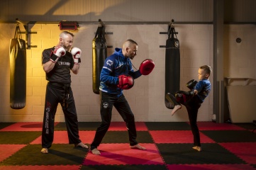 WKC Scotland President Malcolm Evans (centre) training Lachlan Blaikie (7) and Lindsay Ross (47), who are among the youngest and oldest competitors in this year’s Aberdeen Open. Photo Credit: Ross Johnson/Newsline Media